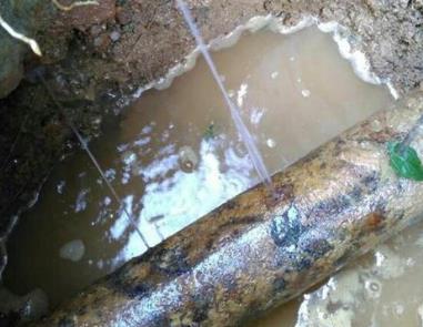 浦城楼顶渗水维修公司分享下地暖漏水的原因及检测方法。